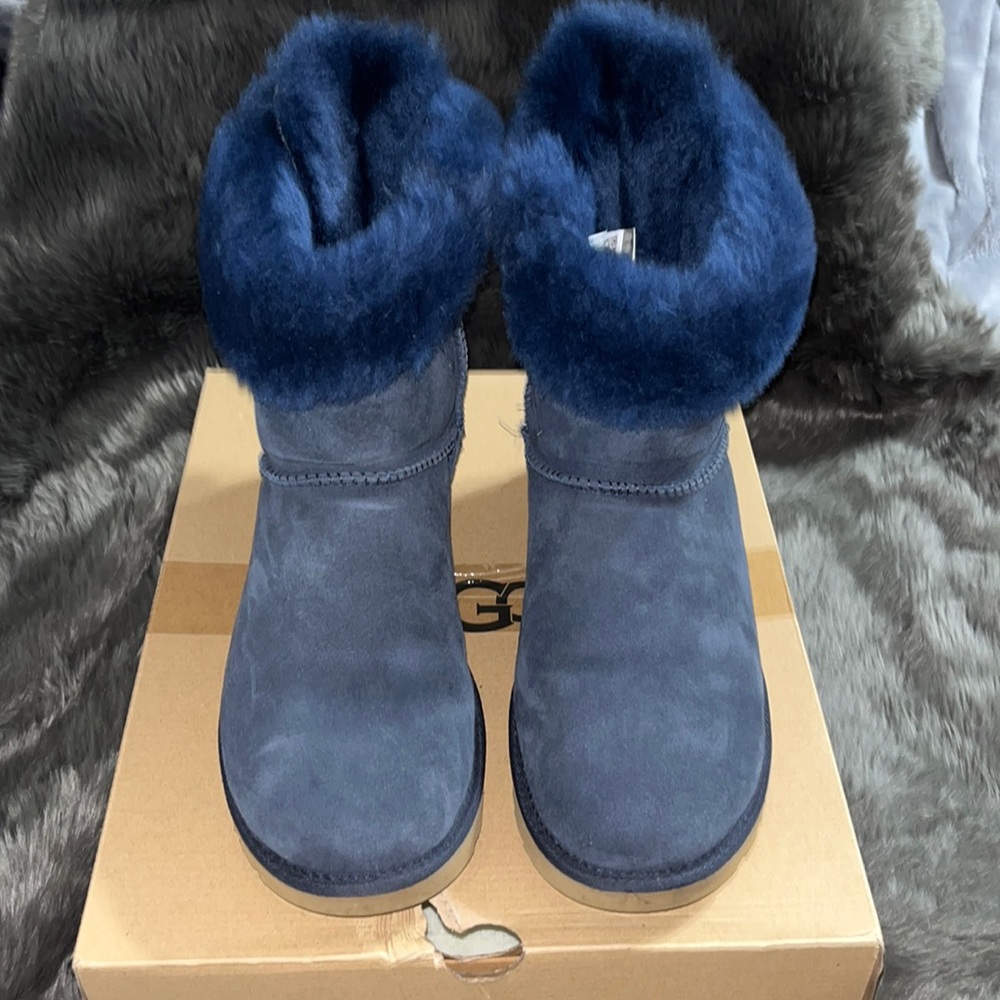 UGG Bailey Bow ll Navy size 10 in good condition